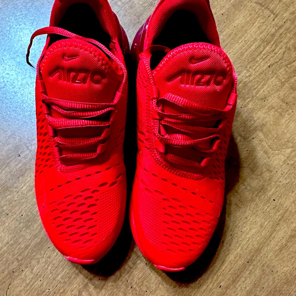 Nike AirMax 270 Big Kids Size 4